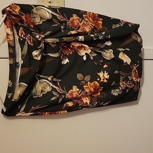 Flowered pencil skirt size Large